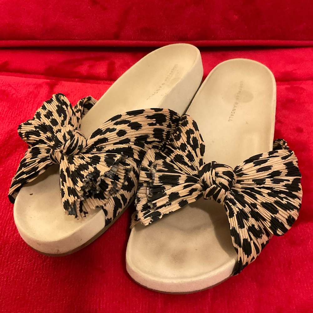 Pleated Bow Slide Sandals in Beige and Black - Picture 2 of 4